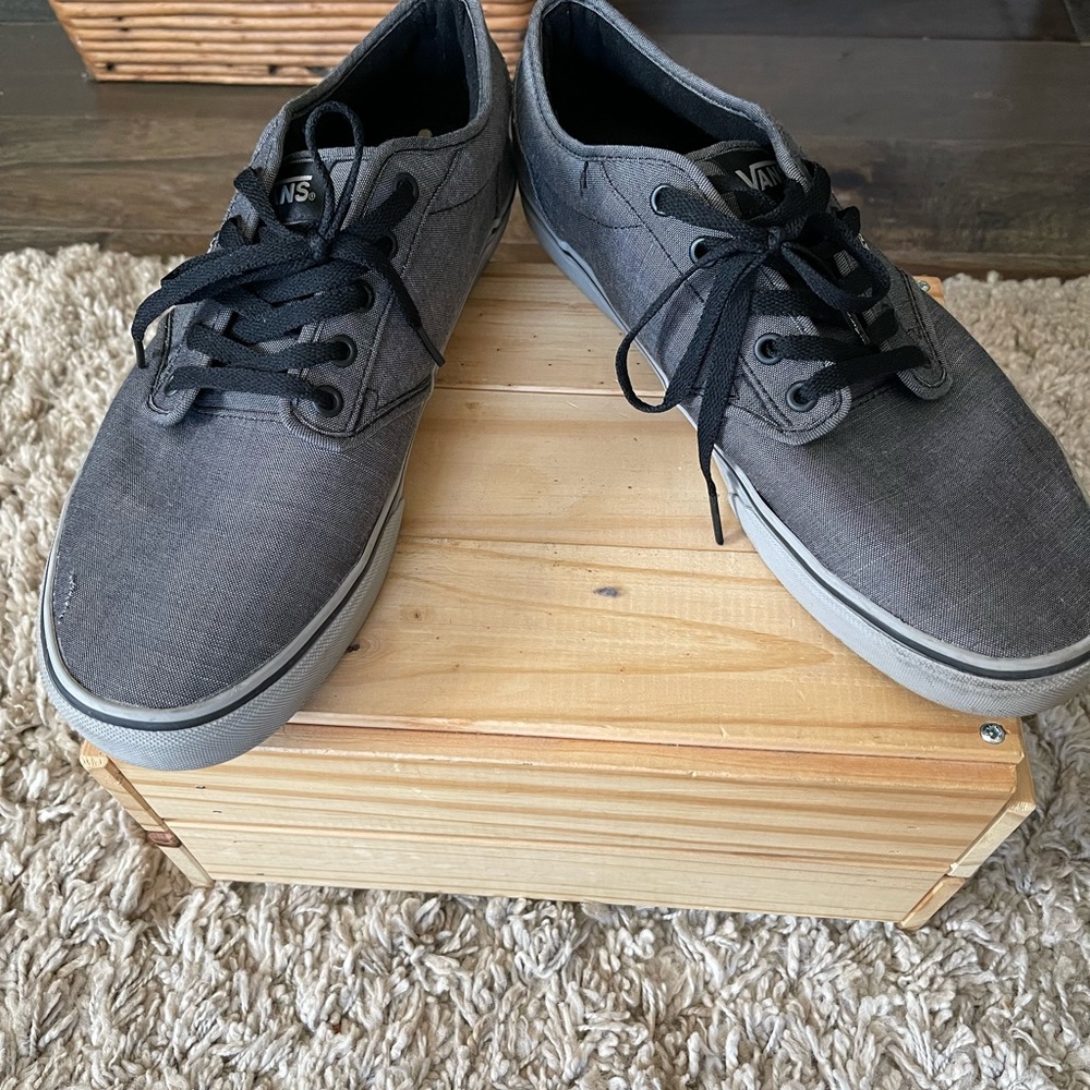 Vans (Small nick on right shoe visible on 2nd picture.)